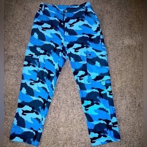 Blue camouflage cargo crop/ankle pants, high waisted size 8